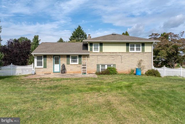 2460 WYNDHURST CT, York, PA 17408