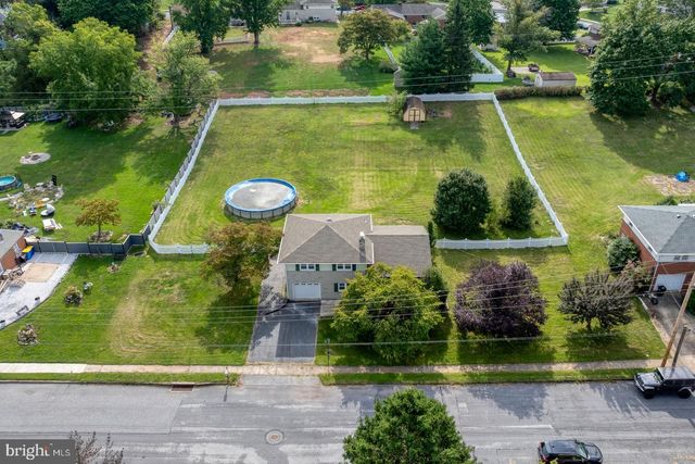 2460 WYNDHURST CT, York, PA 17408