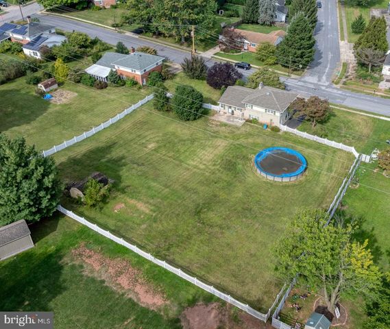 2460 WYNDHURST CT, York, PA 17408