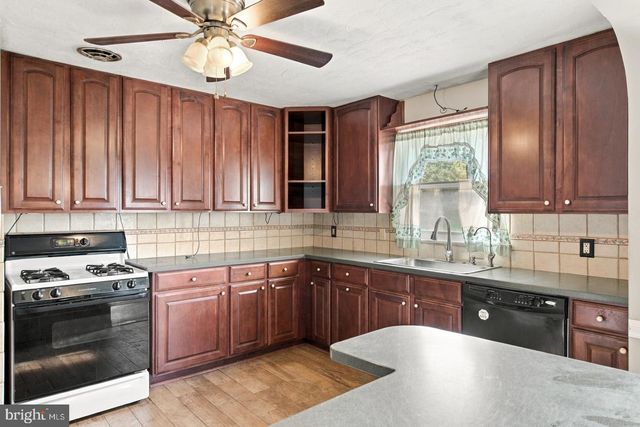 2460 WYNDHURST CT, York, PA 17408