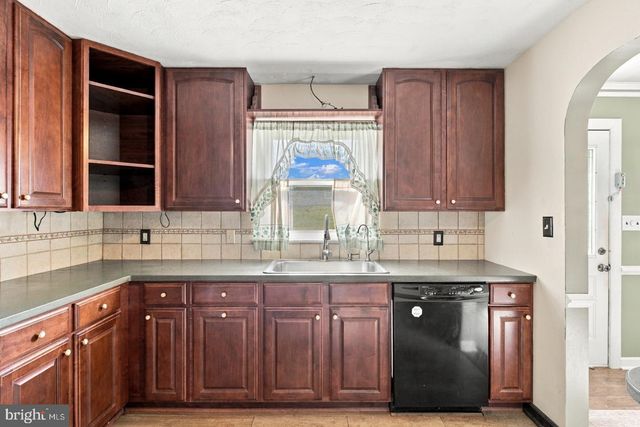 2460 WYNDHURST CT, York, PA 17408