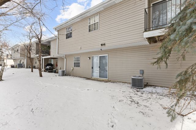 46 Gant Circle A, Streamwood, IL 60107