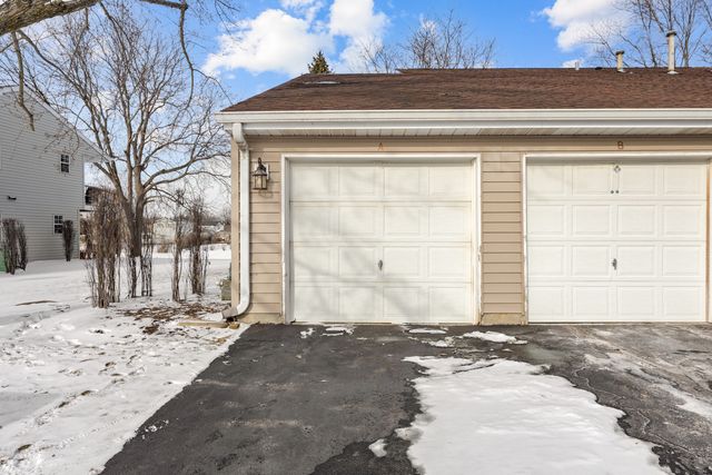 46 Gant Circle A, Streamwood, IL 60107