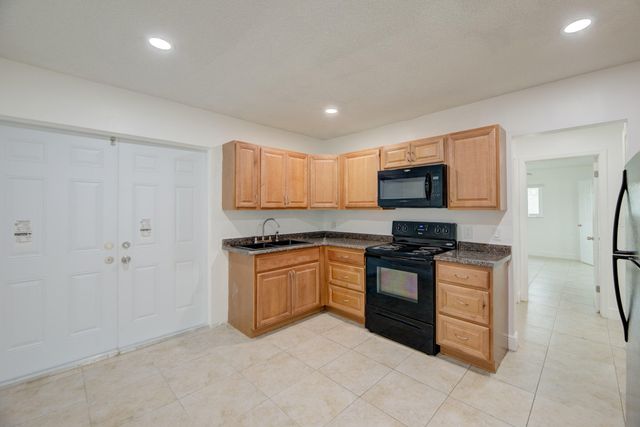 7546 NW 44th Court, Coral Springs, FL 33065
