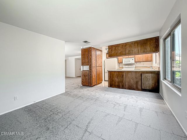 224 Oak Leaf Drive 105, Thousand Oaks, CA 91360