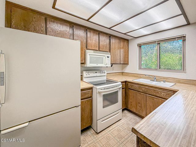 224 Oak Leaf Drive 105, Thousand Oaks, CA 91360