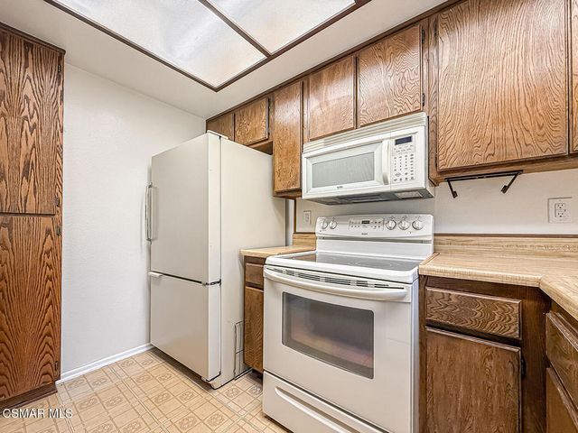 224 Oak Leaf Drive 105, Thousand Oaks, CA 91360