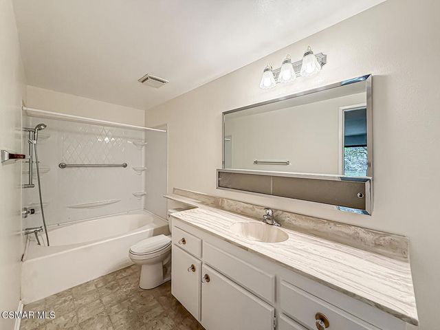224 Oak Leaf Drive 105, Thousand Oaks, CA 91360