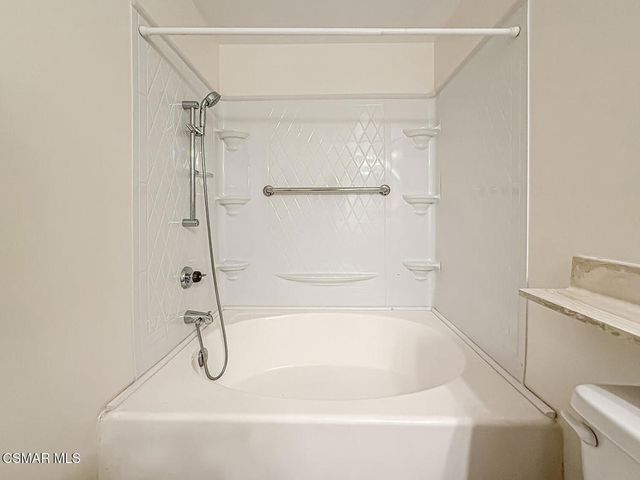 224 Oak Leaf Drive 105, Thousand Oaks, CA 91360