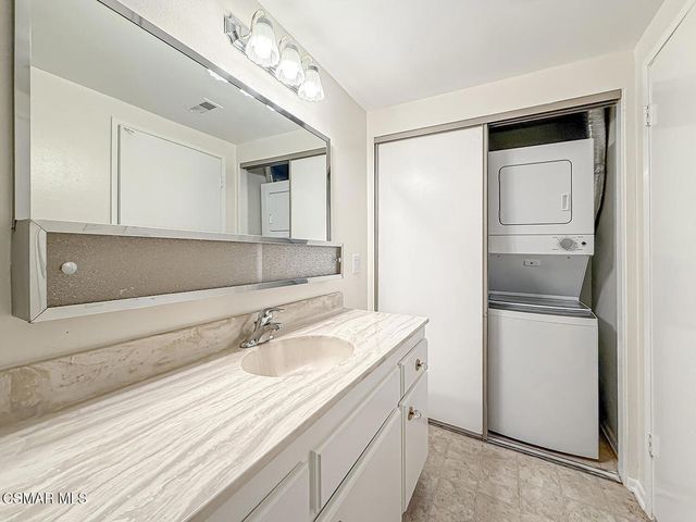 224 Oak Leaf Drive 105, Thousand Oaks, CA 91360