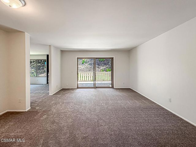 224 Oak Leaf Drive 105, Thousand Oaks, CA 91360
