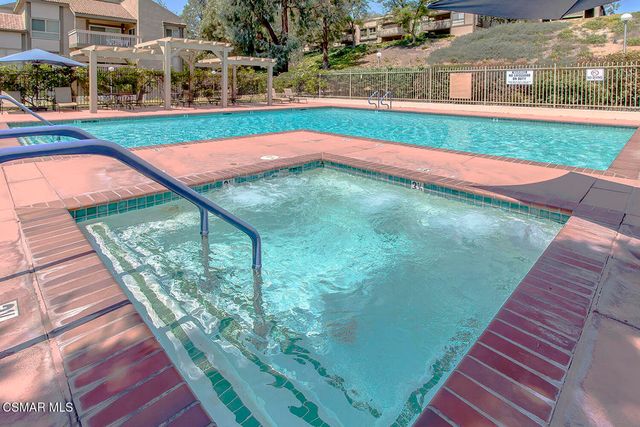224 Oak Leaf Drive 105, Thousand Oaks, CA 91360