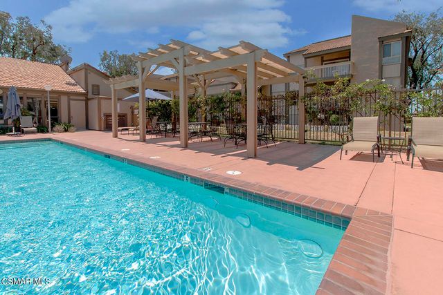 224 Oak Leaf Drive 105, Thousand Oaks, CA 91360