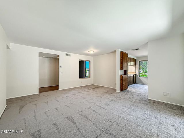 224 Oak Leaf Drive 105, Thousand Oaks, CA 91360