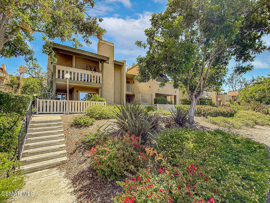 224 Oak Leaf Drive 105, Thousand Oaks, CA 91360
