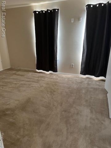 942 Hogarth Avenue, Waterford, MI 48328