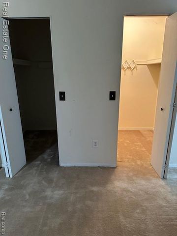 942 Hogarth Avenue, Waterford, MI 48328