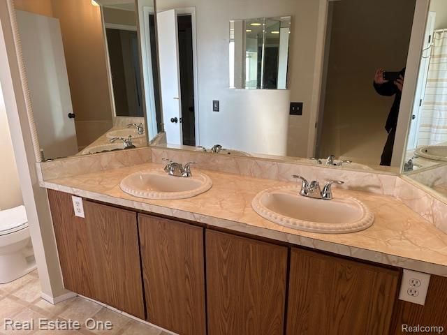 942 Hogarth Avenue, Waterford, MI 48328