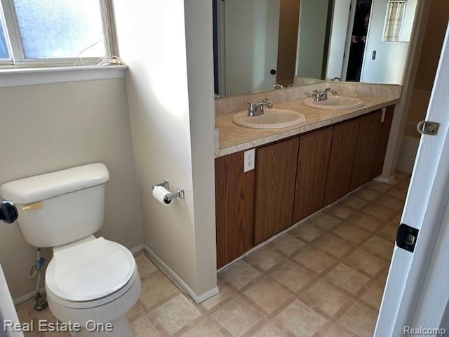 942 Hogarth Avenue, Waterford, MI 48328