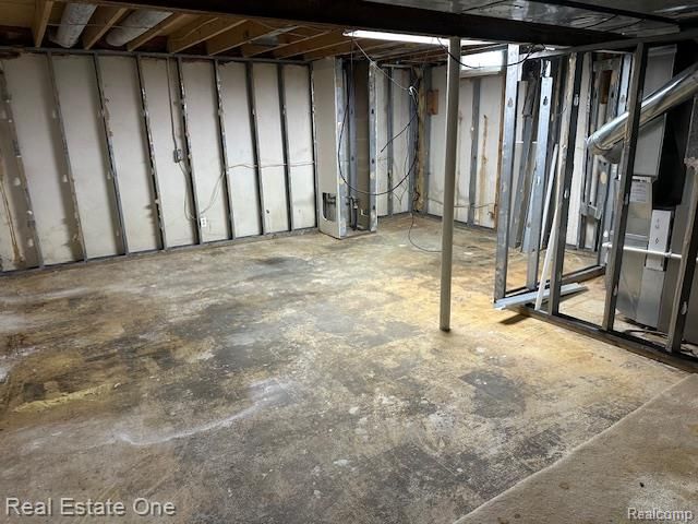 942 Hogarth Avenue, Waterford, MI 48328