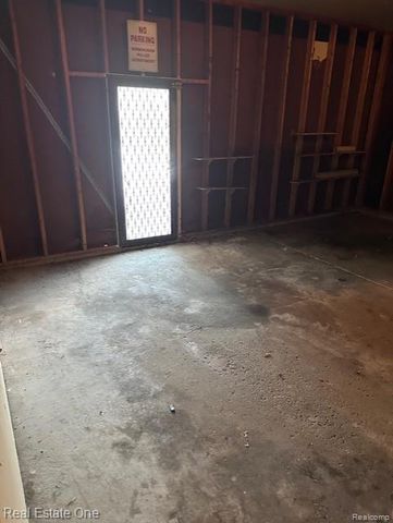 942 Hogarth Avenue, Waterford, MI 48328