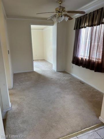 942 Hogarth Avenue, Waterford, MI 48328