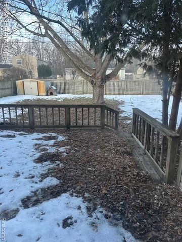 942 Hogarth Avenue, Waterford, MI 48328