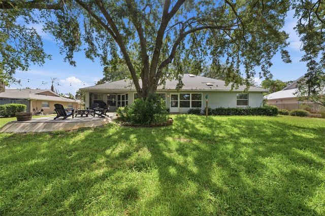 240 N COUNTRY CLUB DRIVE, Crystal River, FL 34429