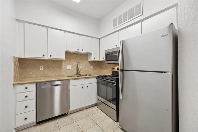 2100 Tanglewilde Street 286, Houston, TX 77063