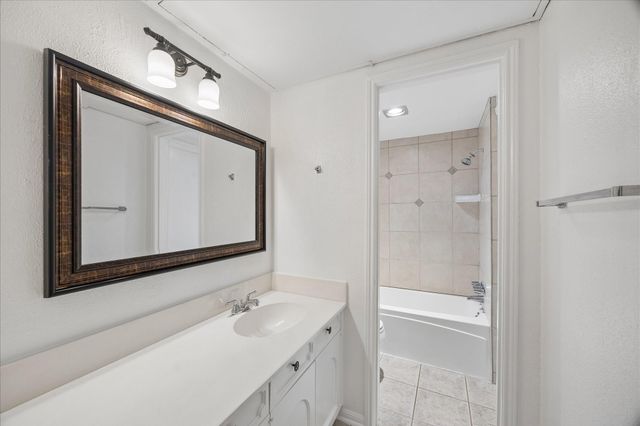 2100 Tanglewilde Street 286, Houston, TX 77063