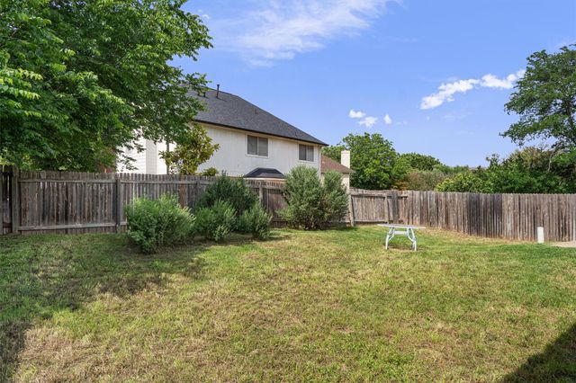 1814 Rosenborough LN N, Round Rock, TX 78665