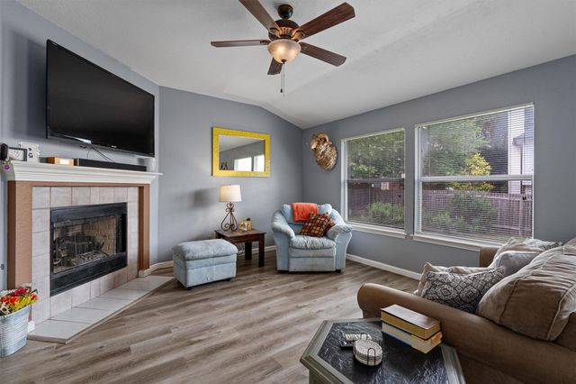 1814 Rosenborough LN N, Round Rock, TX 78665