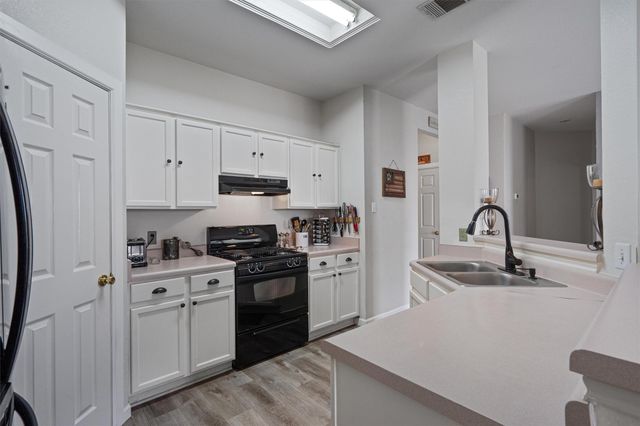 1814 Rosenborough LN N, Round Rock, TX 78665