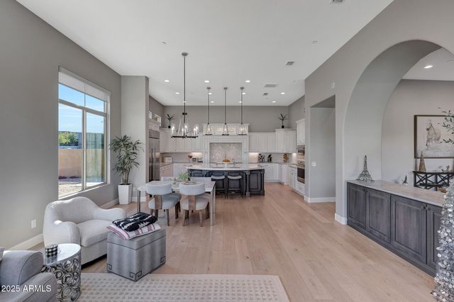 8512 E EAGLE CLAW Drive, Scottsdale, AZ 85266