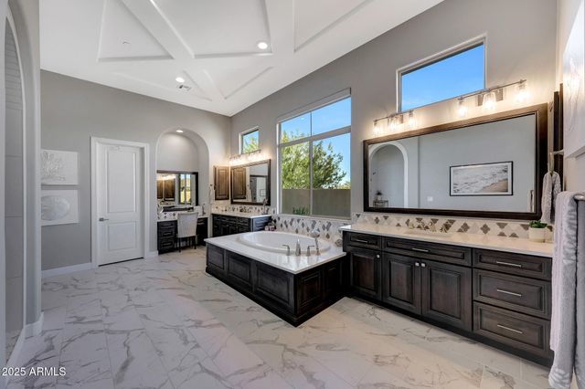 8512 E EAGLE CLAW Drive, Scottsdale, AZ 85266