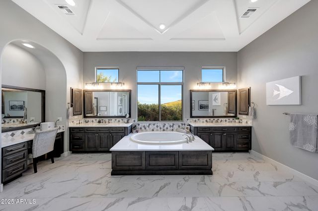 8512 E EAGLE CLAW Drive, Scottsdale, AZ 85266