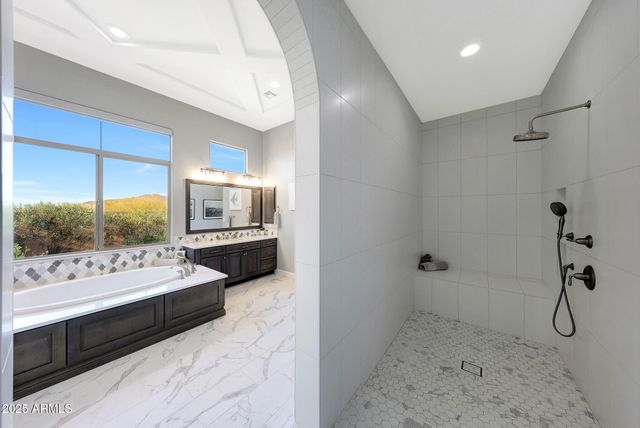 8512 E EAGLE CLAW Drive, Scottsdale, AZ 85266