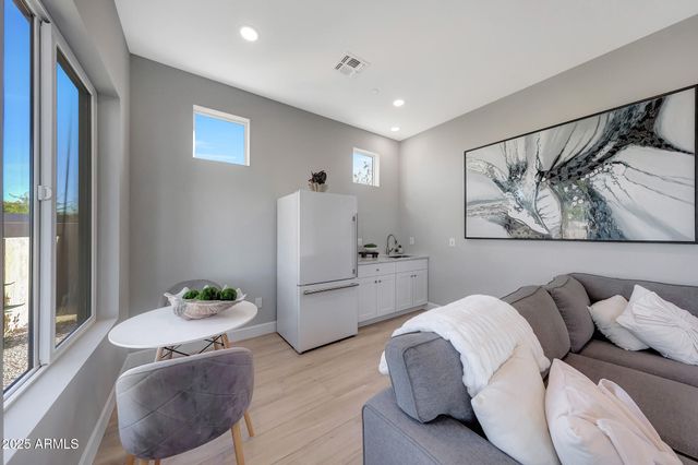 8512 E EAGLE CLAW Drive, Scottsdale, AZ 85266