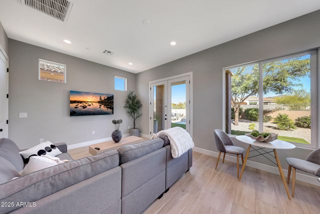 8512 E EAGLE CLAW Drive, Scottsdale, AZ 85266