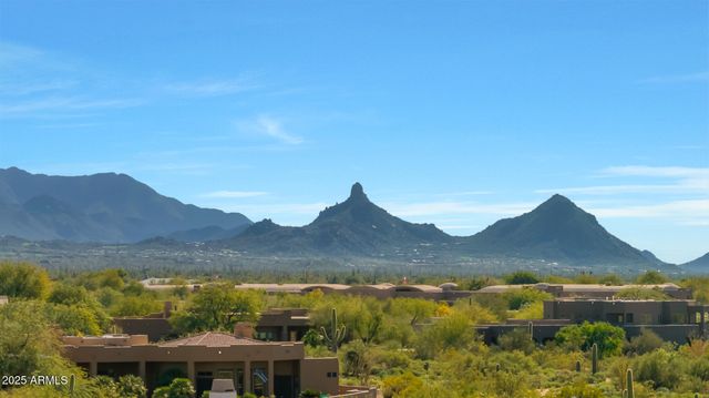 8512 E EAGLE CLAW Drive, Scottsdale, AZ 85266