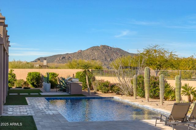 8512 E EAGLE CLAW Drive, Scottsdale, AZ 85266