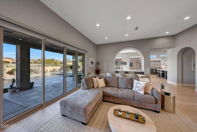 8512 E EAGLE CLAW Drive, Scottsdale, AZ 85266