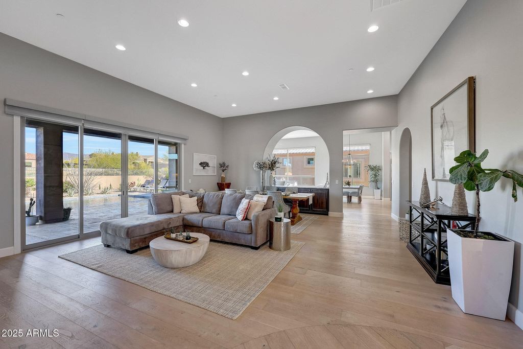 8512 E EAGLE CLAW Drive, Scottsdale, AZ 85266