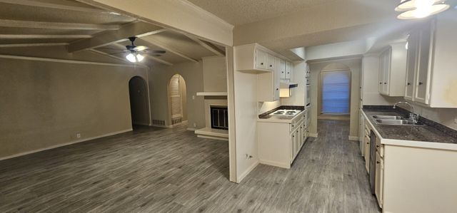 1824 Holly Oak Street, Arlington, TX 76012