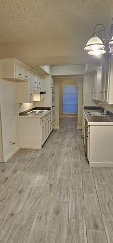 1824 Holly Oak Street, Arlington, TX 76012