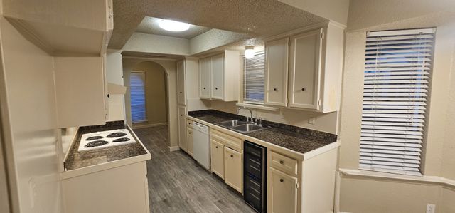 1824 Holly Oak Street, Arlington, TX 76012