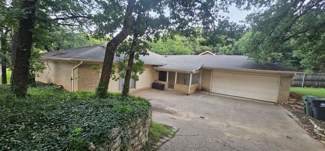 1824 Holly Oak Street, Arlington, TX 76012