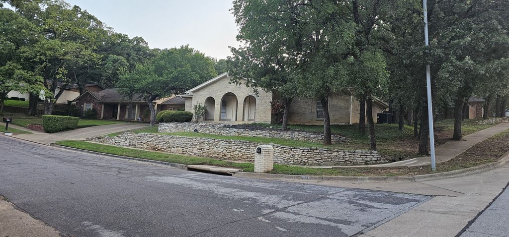 1824 Holly Oak Street, Arlington, TX 76012
