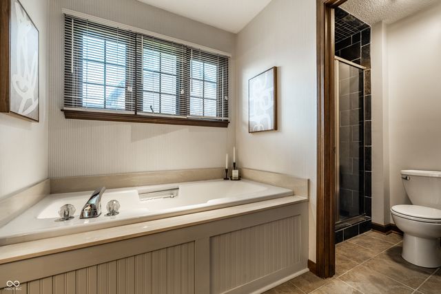 255 Camden Drive, Zionsville, IN 46077