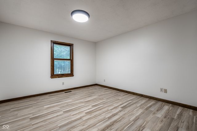255 Camden Drive, Zionsville, IN 46077